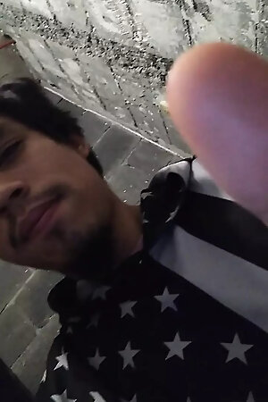 DELICIOUS PULLS IN THE BATHROOM