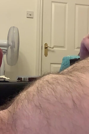 Handsfree cum young uk lad hot cumshot