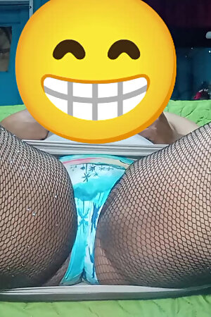 Cosita rica posing sexy