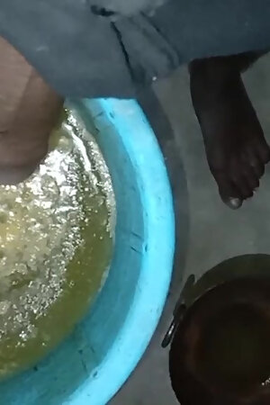 Subah Subah Dekh Li padosi ki chut Kali Thi Aur fail Gaya Jyada desi chut