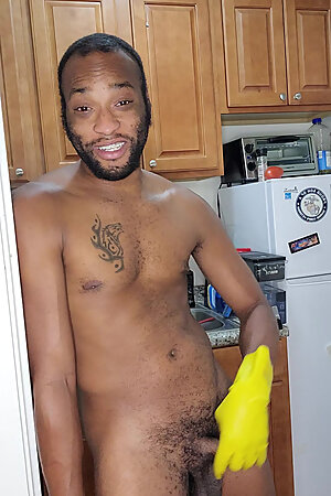 Kenniejai Cleans in the Nude!!