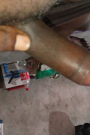 Mummy ki raat mein chut dekh li