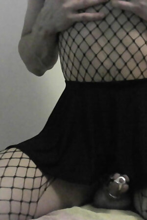 Femboy uses vibrating buttplug and rides dildo in chastity