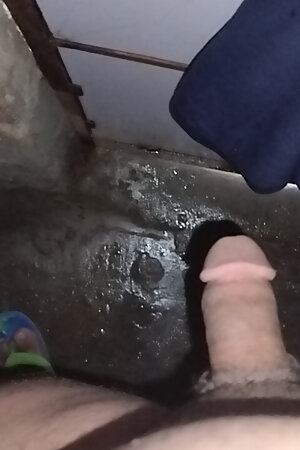 I fuck my step aunt in bathroom
