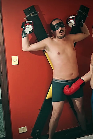 X Domination: Bear Boxing Vs Jobber