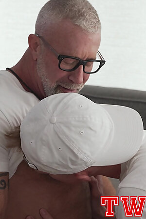 TwinkTop - First time redhead top breeds mature muscle coach Lance Charger