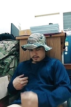 Dhabi returns from work swiping Xiao