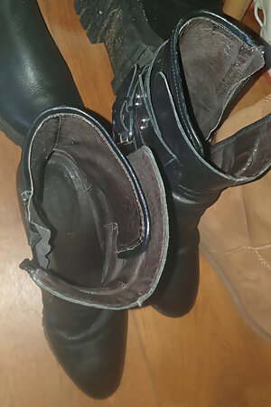 Injected into the foot-warm boots