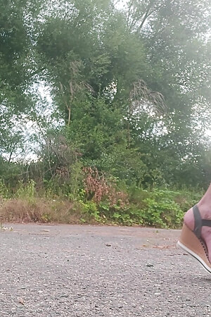 Outdoor mastrubation in summer clohtes on publick roads