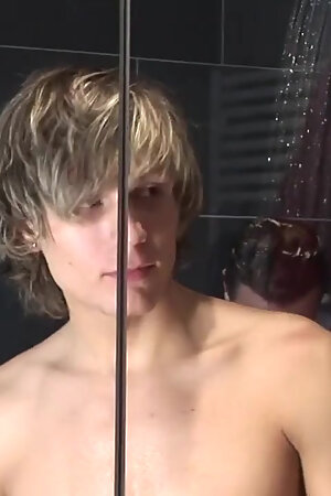 Hot shower for 2 gay in love...