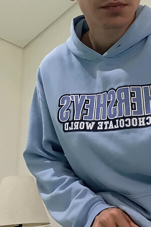 CUTE TWINK DOING SHOW TO HIS VIEWER