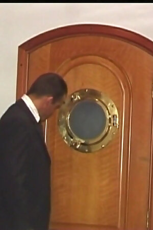 Skinny delivery man gets his ass rammed by muscular gay with big cock