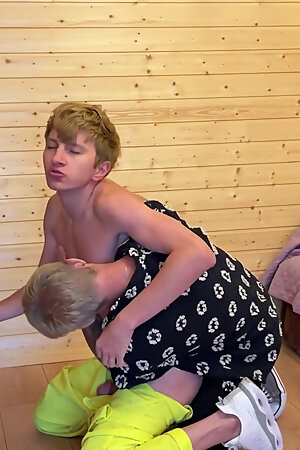 We Called an Electrician to Fix a Fuse, but a Cute Guy Showed up and Ended up Fucking Him.