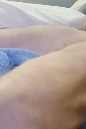 A large deformed cock squirting the hot Cargo.