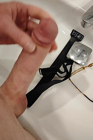 Horny after sports and quickly cummed the big cock