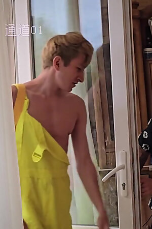 I Called an Electrician and a Nice Guy Came to Me, I Couldn't Resist and Fucked Him and Brought Him to Orgasm