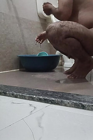 Guys, you like my naked bath.