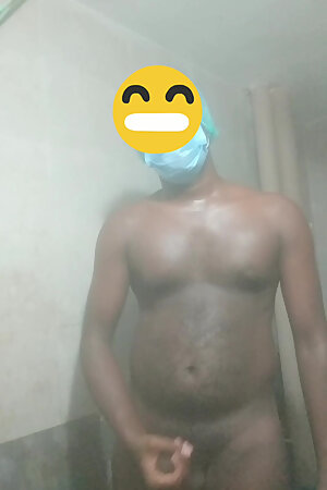 Tamil boy bathroom la Kai adikira Video part 2