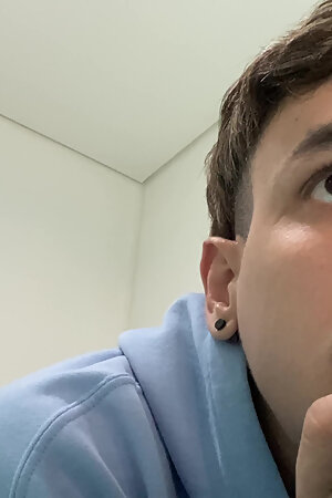 CUTE GUY WATCHING PORN AND TAKING A TAPE