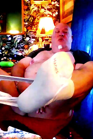 WEBCAM JERK!  Bear jerks on cam for friend!