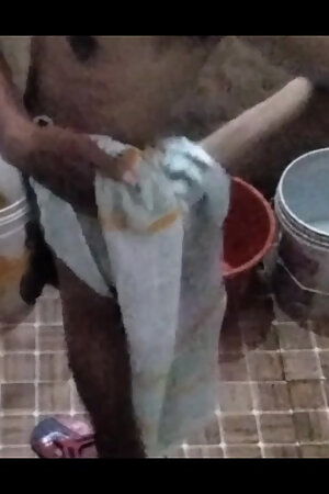 Is their anyone who wanna bath with me