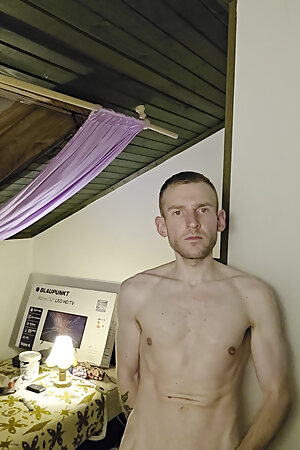 hungarian man play myself at night