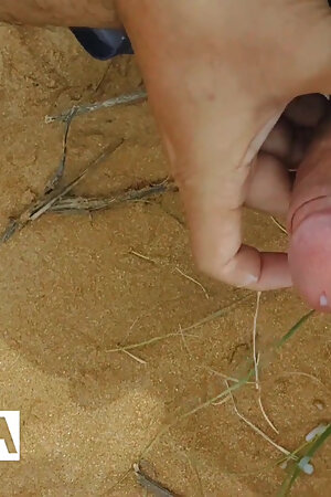 Ladysilva on the beach jerking off and enjoying yummy