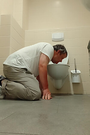 Toilet floor and toilet bowl leak