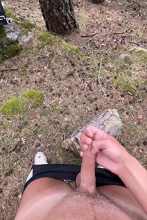 Harry_jen  Outdoor Gay Masturbating and Cumming