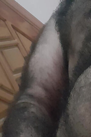 Wife give a hand job and mustrabim