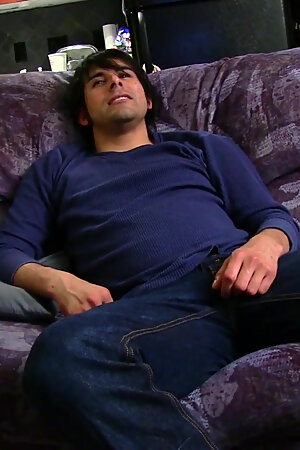 Straight Guy Derek McKenzie Masturbating