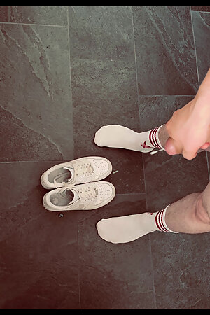 I squirt a big load onto my Nike AF1