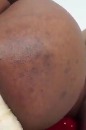 Culo Grande Y Polla Enorme, Me Masturbo Y Follo Mi Culo