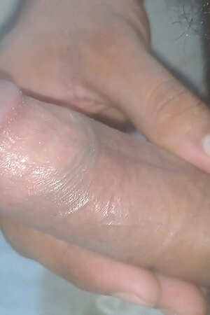 Video Dhakad 18+ Years Old