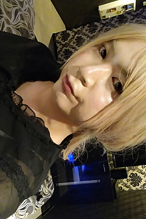 A big cross-dressing boy wearing a dress masturbated comfortably with an embarrassing appearance.