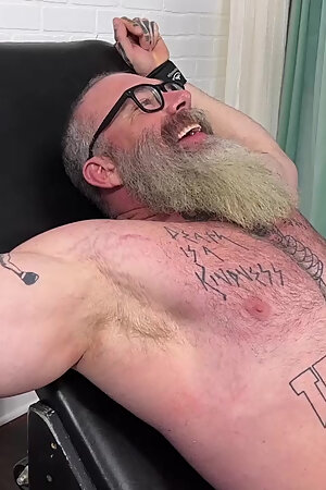 MyFriendsFeet: Tatted Rick gets his chance to be seated on Devs special chair