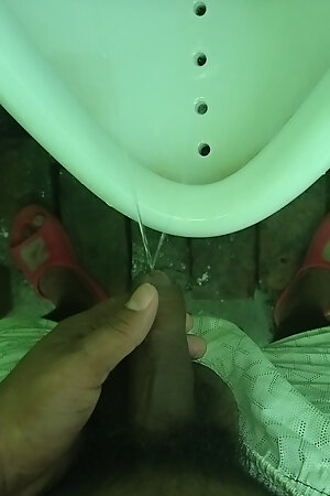 Masturbation during Toilet. Small to big penis.