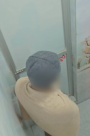 My straight friend wants to see my big cock secretly