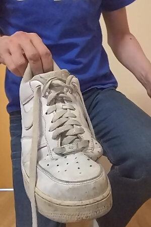 I have to sniff and lick strangers' afo