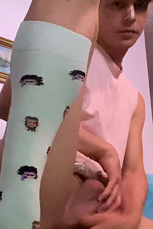 ANNDY SHOWING HIS ASSHOLD TO BE FUCKED