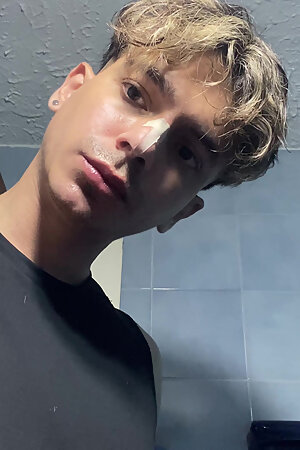 ANNDY NEW MODEL BROCHING HIS TEEH