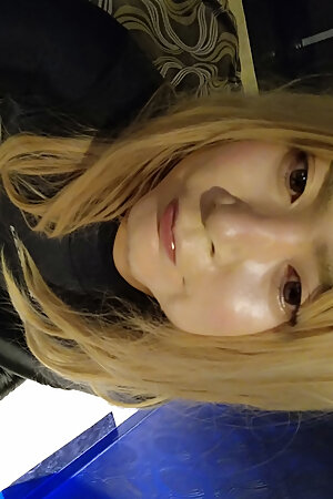 A cross-dressing boy touched the that protruded from the swimsuit and masturbated comfortably