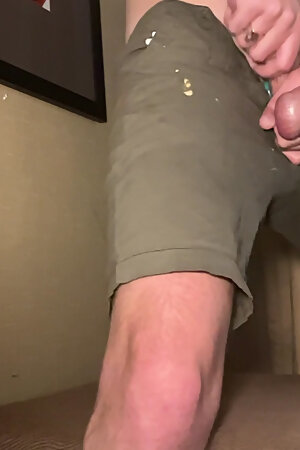 American Freeballin Army Green Cargo Shorts Cum off